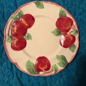 Cracker Barrel Red Apple Pattern Ruffled Edge Plate 9.5"